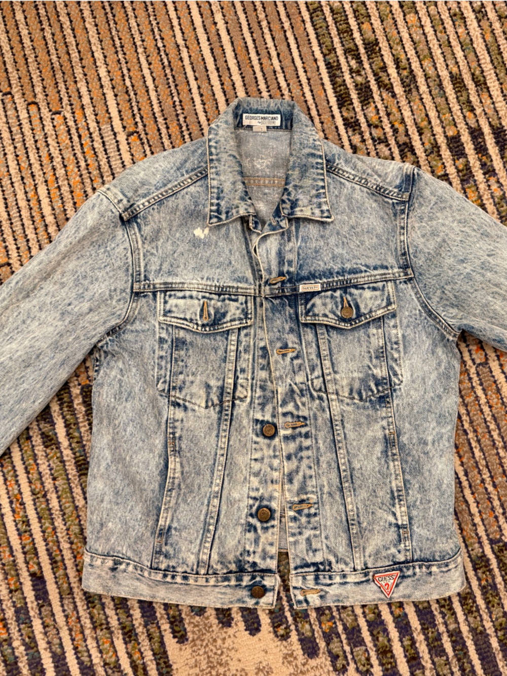 vintage Guess Georges Marciano denim jacket in a light acid wash - Picture 2 of 10